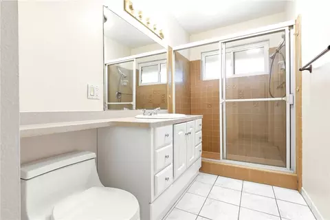 Bath - 2145 Fairview Ave, Riverside, CA 92506 photo 3 of 3