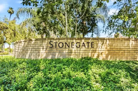 6735 Foxhall Ct, Riverside, CA 92506