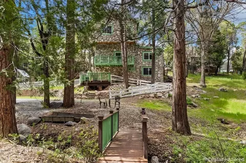 27538 Meadow Dr, Lake Arrowhead, CA 92352