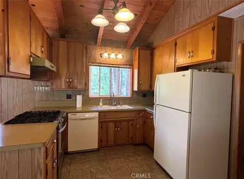 Kitchen - 5746 Elm, Wrightwood, CA 92397 photo 3 of 3