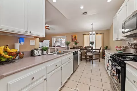Entry Way - 10312 Primrose, Hesperia, CA 92345 photo 4 of 5