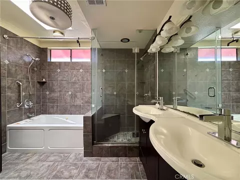 Bath - 5715 Favela, Riverside, CA 92509 photo 3 of 3