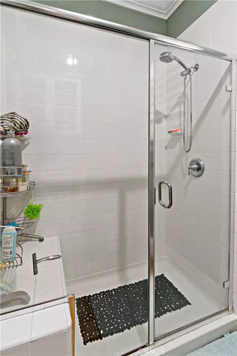 Bath - 689 Crystal Mtn, Riverside, CA 92506 photo 9 of 9