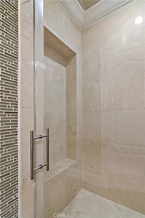 Bath - 689 Crystal Mtn, Riverside, CA 92506 photo 4 of 9