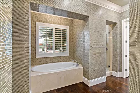 Bath - 689 Crystal Mtn, Riverside, CA 92506 photo 2 of 9