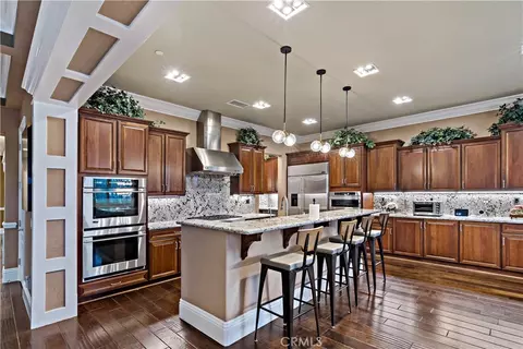 Kitchen - 689 Crystal Mtn, Riverside, CA 92506 photo 4 of 6