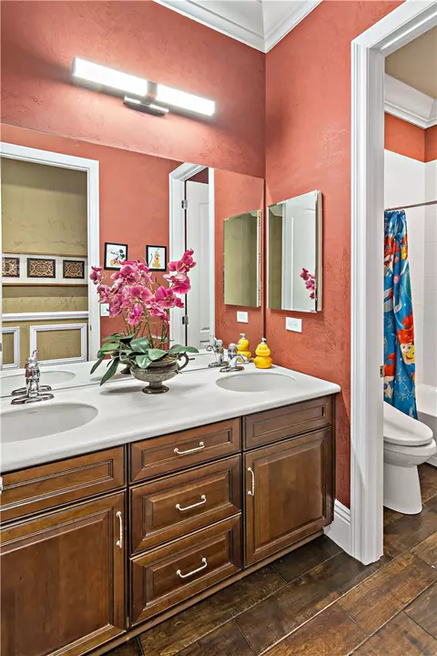 Bath - 689 Crystal Mtn, Riverside, CA 92506 photo 6 of 9