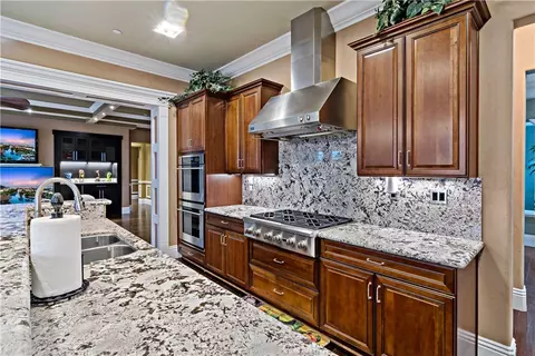 Kitchen - 689 Crystal Mtn, Riverside, CA 92506 photo 3 of 6