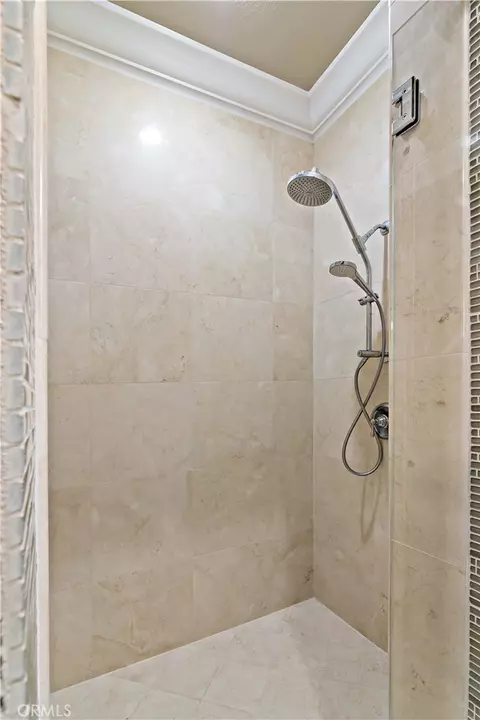 Bath - 689 Crystal Mtn, Riverside, CA 92506 photo 3 of 9