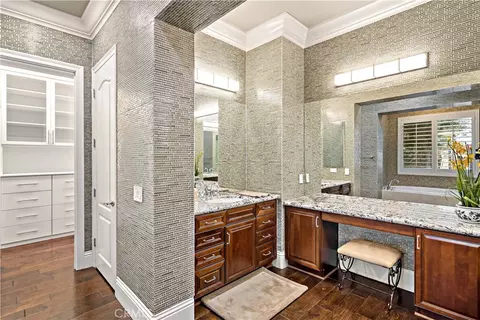 Bath - 689 Crystal Mtn, Riverside, CA 92506 photo 1 of 9