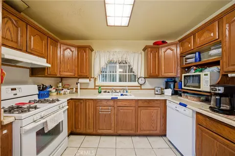 Kitchen - 2731 W Victoria St, Rialto, CA 92376 photo 1 of 4