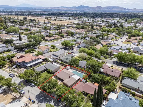 View/Area - 2731 W Victoria St, Rialto, CA 92376 photo 5 of 6