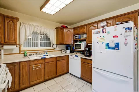 Kitchen - 2731 W Victoria St, Rialto, CA 92376 photo 2 of 4