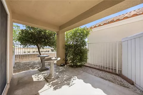 Exterior - 19145 Oak St, Apple Valley, CA 92308 photo 4 of 4