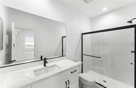 Bath - 102 Sorrel Ct, Burbank, CA 91506 photo 1 of 5