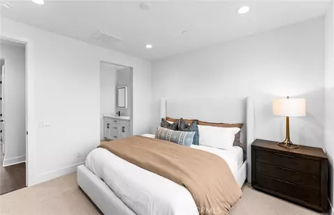 Bedroom - 102 Sorrel Ct, Burbank, CA 91506 photo 3 of 6