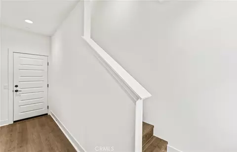 102 Sorrel Ct, Burbank, CA 91506 photo 2