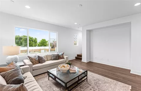 Living - 102 Sorrel Ct, Burbank, CA 91506 photo 2 of 2