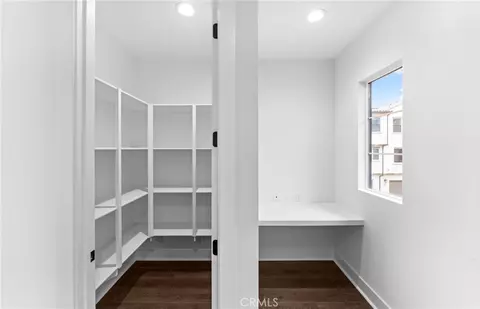 Entry Way - 102 Sorrel Ct, Burbank, CA 91506 photo 5 of 6