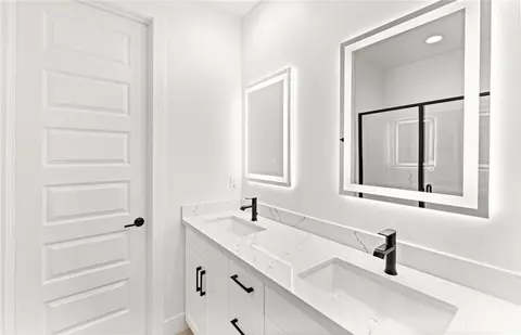 Bath - 102 Sorrel Ct, Burbank, CA 91506 photo 3 of 5