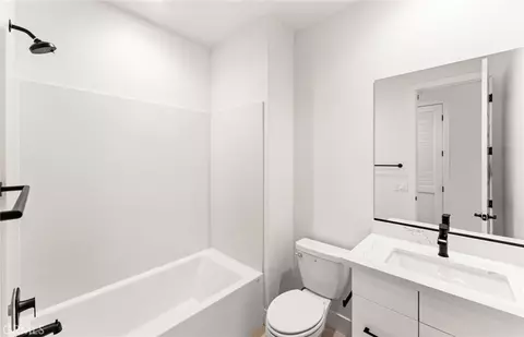 Bath - 102 Sorrel Ct, Burbank, CA 91506 photo 5 of 5