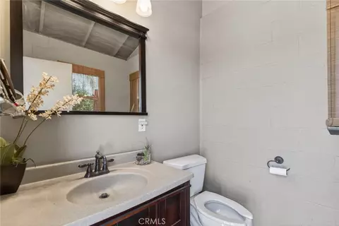 Bath - 7452 Breckenridge Dr, Riverside, CA 92506 photo 3 of 3