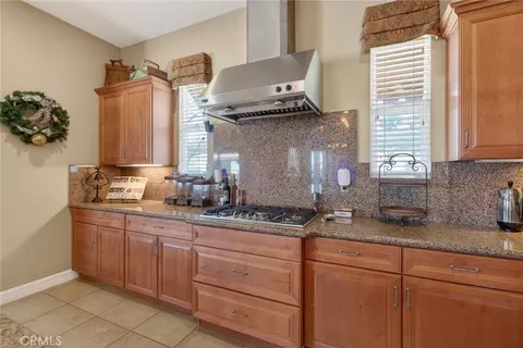 Kitchen - 7452 Breckenridge Dr, Riverside, CA 92506 photo 4 of 5