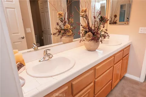 Bath - 14251 Ashton Ln, Riverside, CA 92508 photo 7 of 7