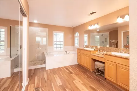 Bath - 14251 Ashton Ln, Riverside, CA 92508 photo 2 of 7