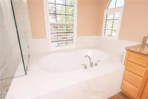 Bath - 14251 Ashton Ln, Riverside, CA 92508 photo 3 of 7