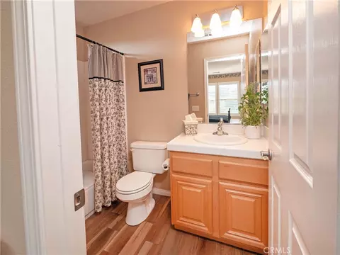 Bath - 14251 Ashton Ln, Riverside, CA 92508 photo 5 of 7