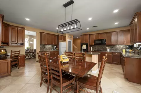 Kitchen - 15104 Whitegate, Fontana, CA 92336 photo 1 of 4
