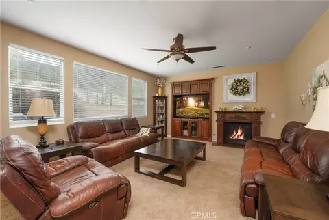 Living - 15104 Whitegate, Fontana, CA 92336 photo 2 of 4