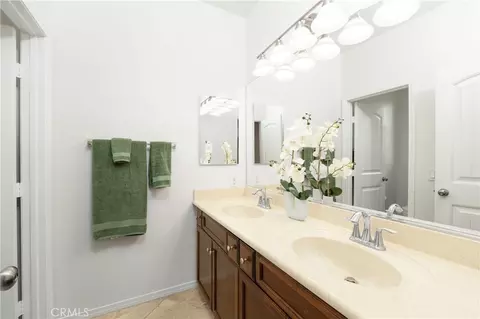 Bath - 15104 Whitegate, Fontana, CA 92336 photo 4 of 7
