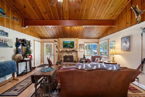 Living - 1004 Wendy Ave, Big Bear City, CA 92314 photo 3 of 4