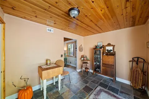 Entry Way - 1004 Wendy Ave, Big Bear City, CA 92314 photo 3 of 3