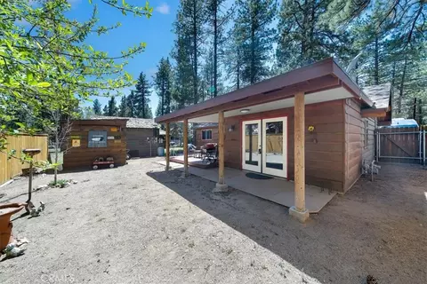 Exterior - 1004 Wendy Ave, Big Bear City, CA 92314 photo 8 of 14