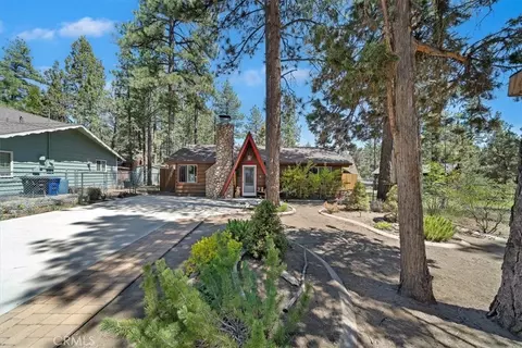 Exterior - 1004 Wendy Ave, Big Bear City, CA 92314 photo 4 of 14