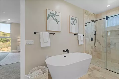 Bath - 27937 Whisper, Temecula, CA 92590 photo 5 of 7