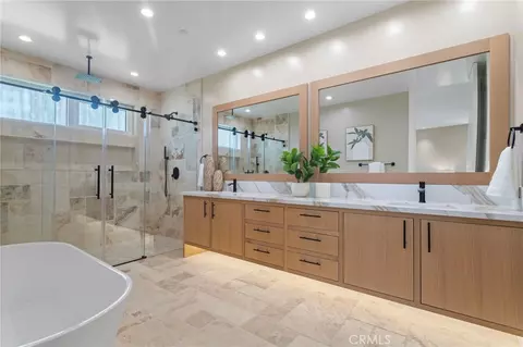 Bath - 27937 Whisper, Temecula, CA 92590 photo 4 of 7