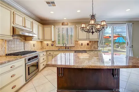 Kitchen - 14182 Crystal Vw, Riverside, CA 92508 photo 8 of 10