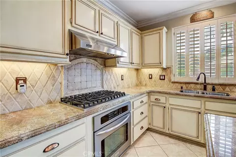 Kitchen - 14182 Crystal Vw, Riverside, CA 92508 photo 9 of 10