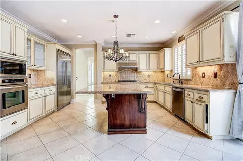 Kitchen - 14182 Crystal Vw, Riverside, CA 92508 photo 5 of 10