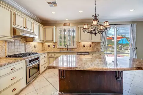 Kitchen - 14182 Crystal Vw, Riverside, CA 92508 photo 8 of 10