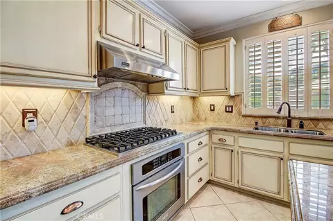 Kitchen - 14182 Crystal Vw, Riverside, CA 92508 photo 9 of 10