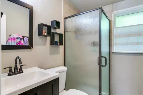 Bath - 279 Forest Cir, Crestline, CA 92325 photo 2 of 2