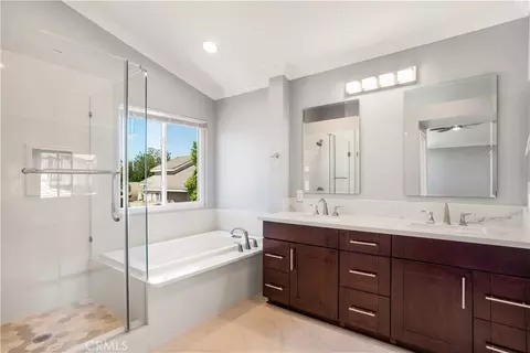 Bath - 282 Port Royal, Riverside, CA 92506 photo 2 of 4