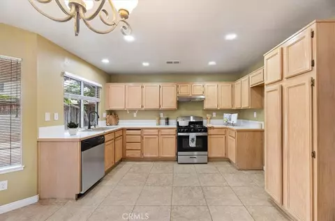 Kitchen - 462 Coudures Way, Perris, CA 92571 photo 2 of 4