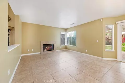 Living - 462 Coudures Way, Perris, CA 92571 photo 5 of 7