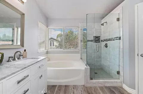 Bath - 462 Coudures Way, Perris, CA 92571 photo 3 of 4